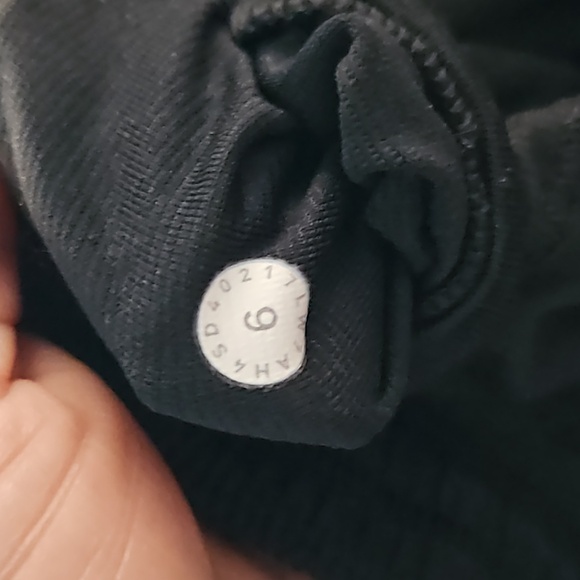 Lululemon shorts size 6 - Picture 5 of 5